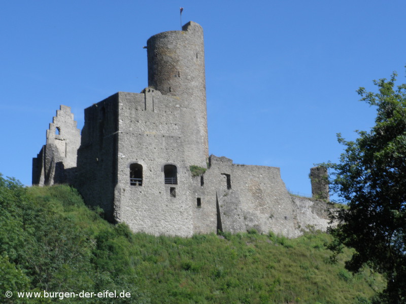 Löwenburg in Monreal