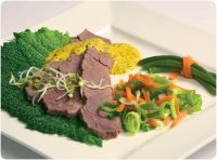 Gekochtes Rindfleisch in Senfsoße